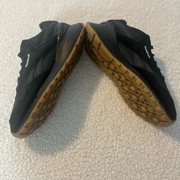 Women’s Black Classic Reebok Sneakers with Gum Sole - Picture 15 of 15